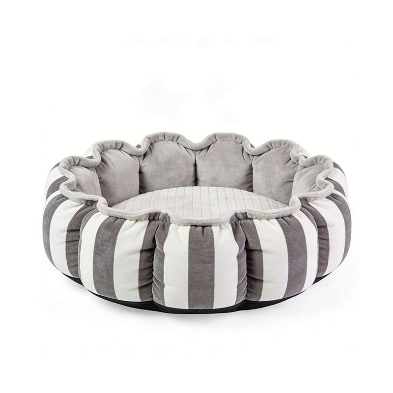 striped-wavy-edge-round-dog-bed